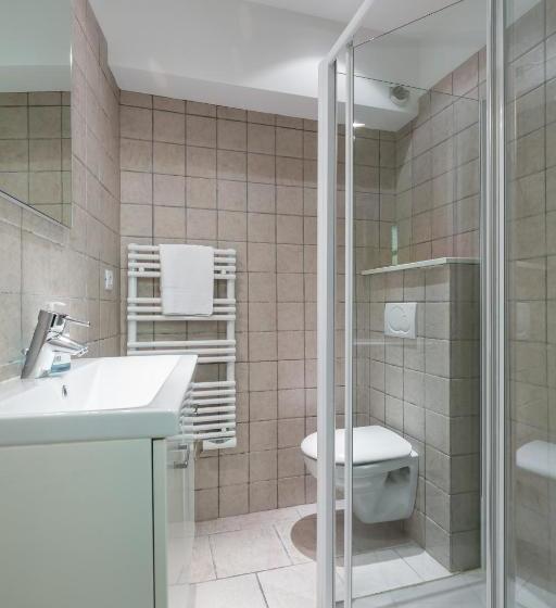 Very Charming Studio Apartment On Port In Cannes A Short Walk To Palais With Aircon And Internet 411