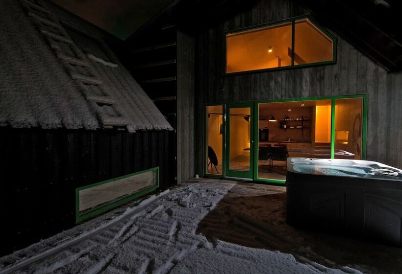 Viking Cottages & Apartments