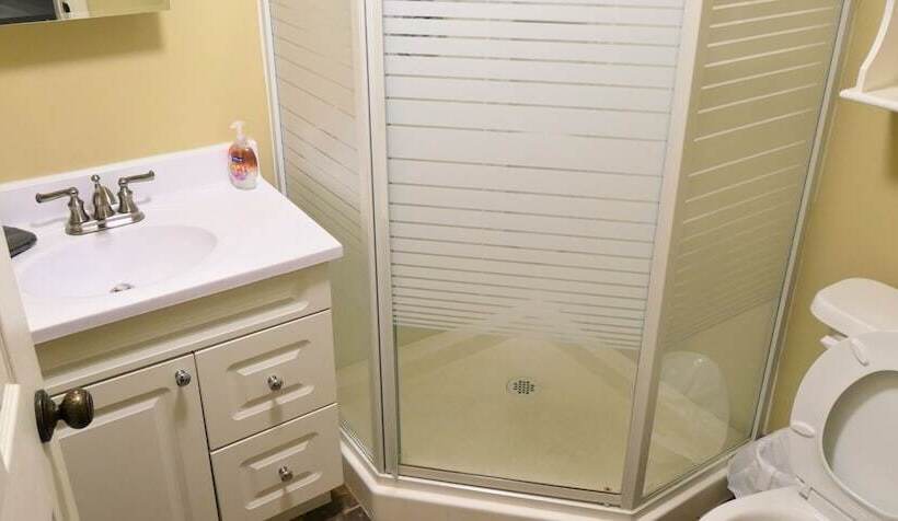 Mountain Views, Steps To Bm Village, Hot Tub, Bbq