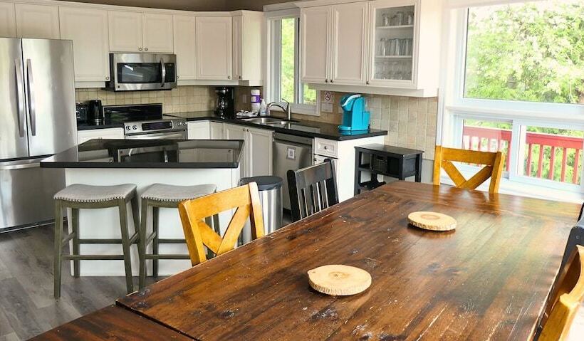 Mountain Views, Steps To Bm Village, Hot Tub, Bbq