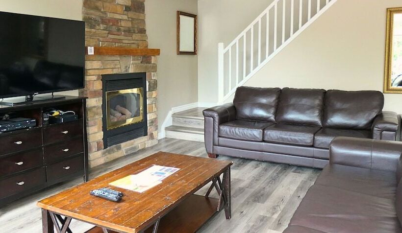 Mountain Views, Steps To Bm Village, Hot Tub, Bbq