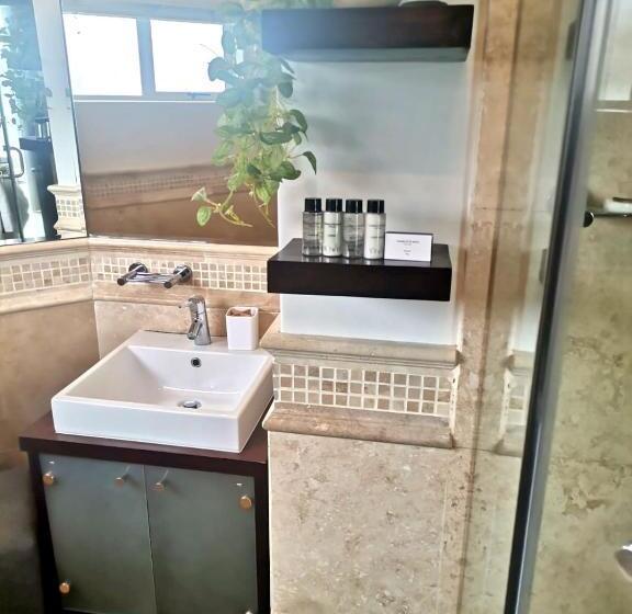 305 Ballito Manor Gardens, Ballito With Generator