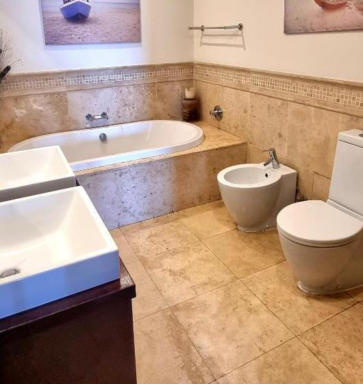 305 Ballito Manor Gardens, Ballito With Generator