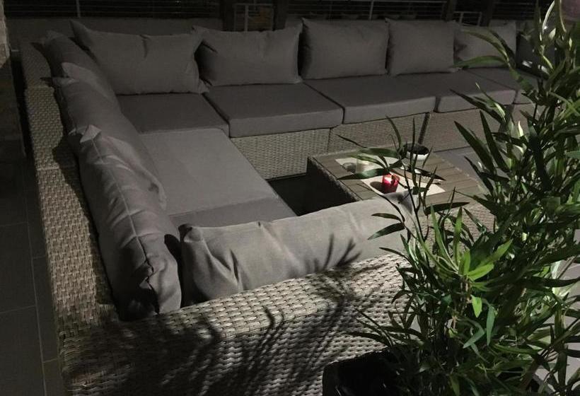 Er.zo Summer Studios