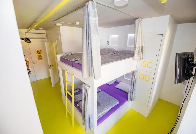 Private Rooms At Hostel63