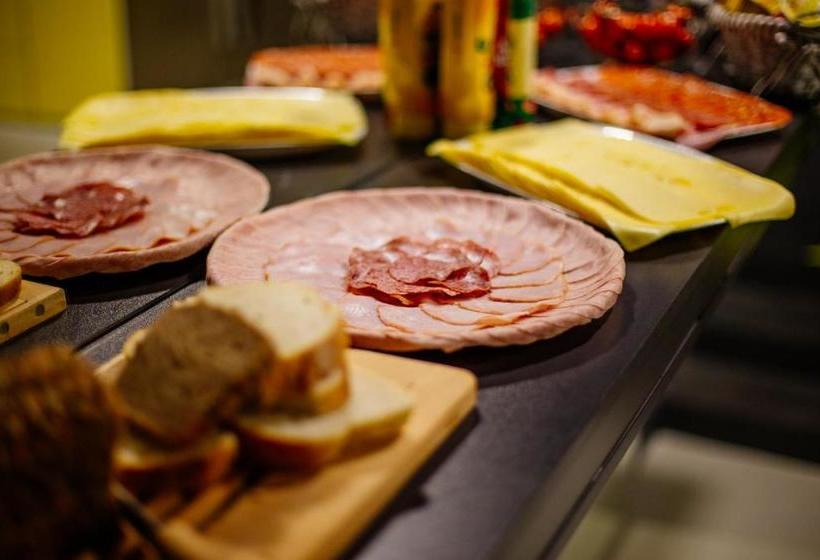 Private Rooms At Hostel63