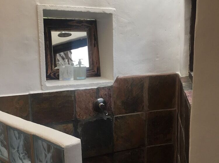 فندق African Crags Eco Lodge