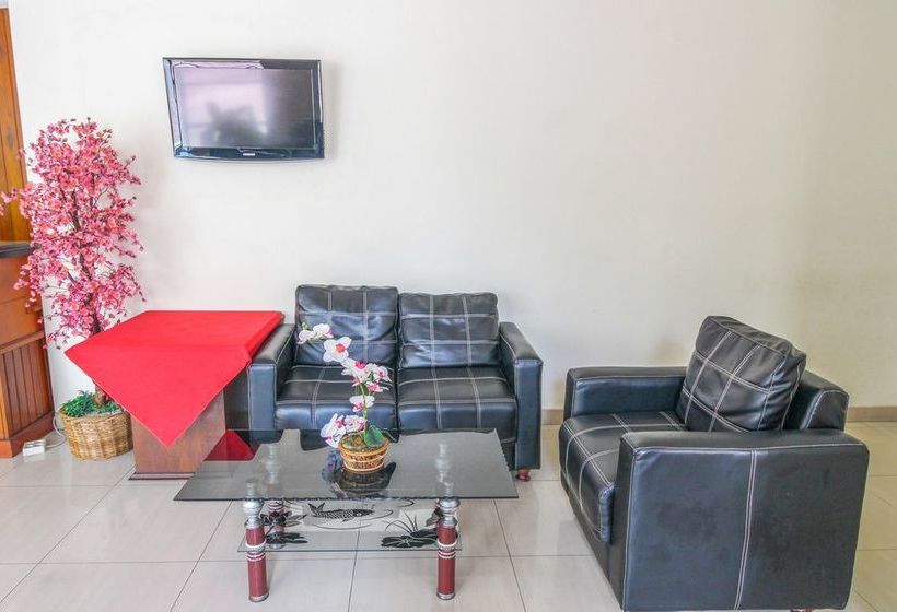 Отель Reddoorz Premium @ Bukit Damai Indah