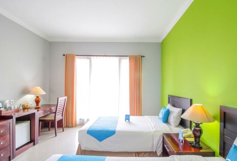 Отель Reddoorz Premium @ Bukit Damai Indah