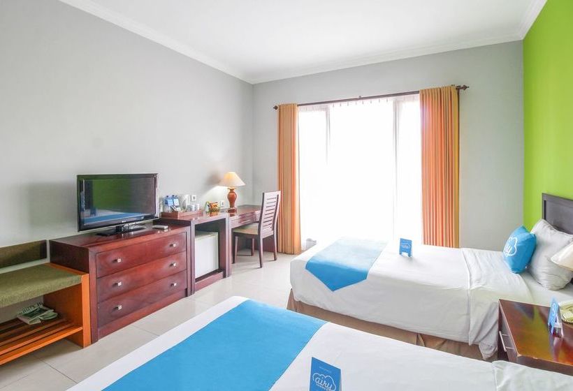 Отель Reddoorz Premium @ Bukit Damai Indah