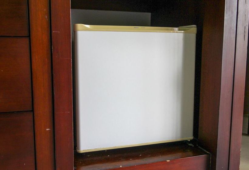 Отель Reddoorz Premium @ Bukit Damai Indah