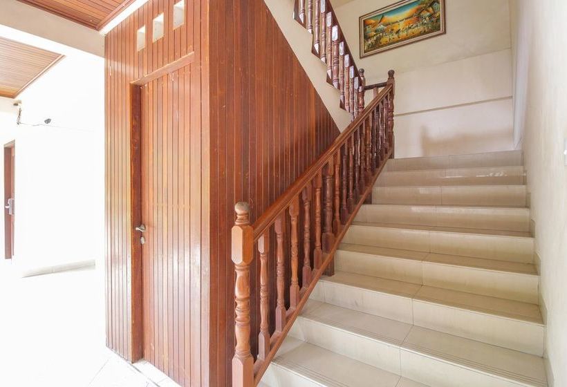 Отель Reddoorz Premium @ Bukit Damai Indah