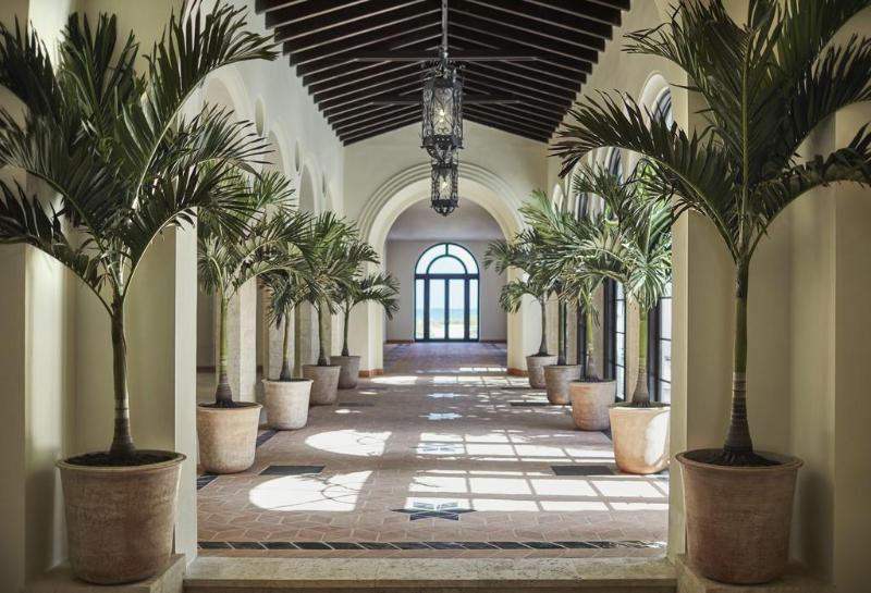 Four Seasons Hotel At The Surf Club