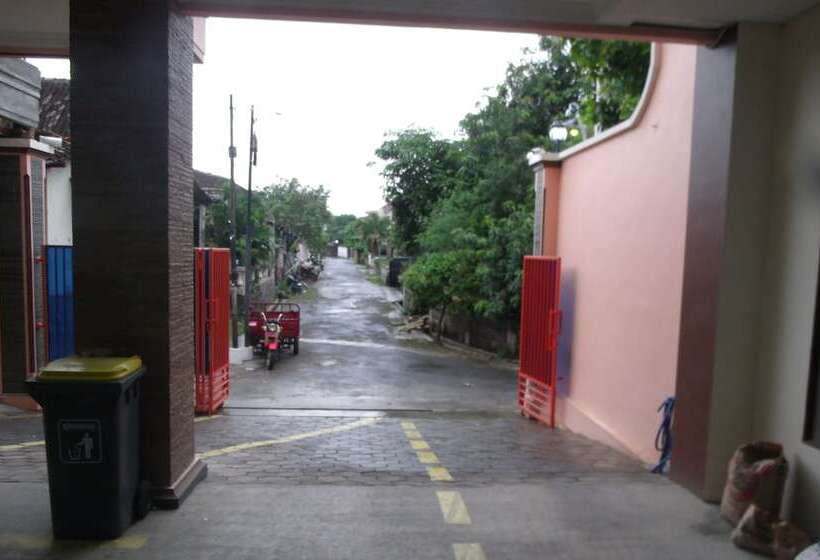 Отель Griya Rambutan Barat