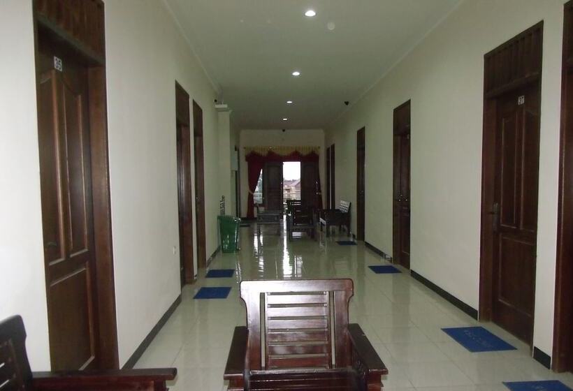 Отель Griya Rambutan Barat