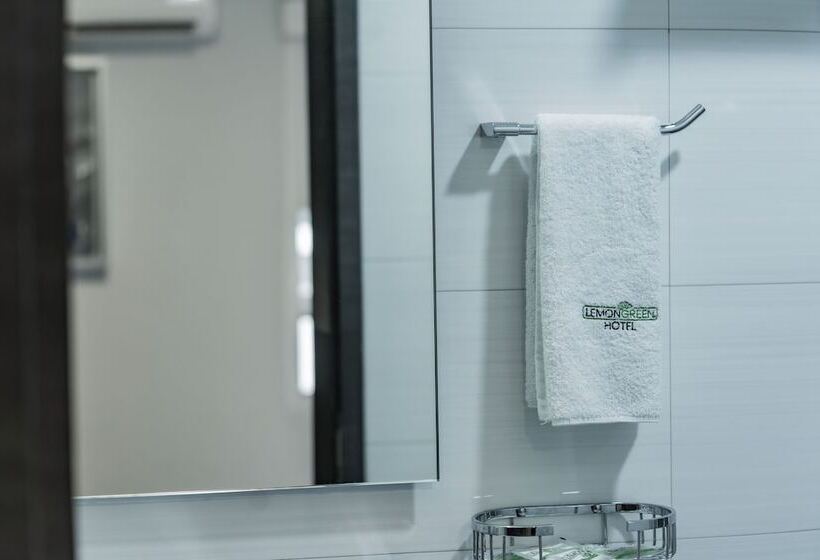 Отель Lemon Green Zona Expo Frente Al Centro De Convenciones