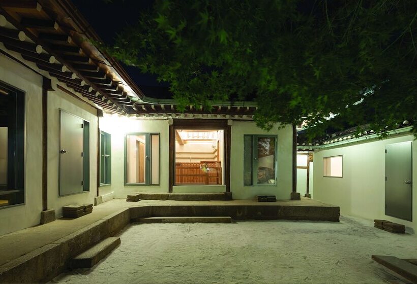 Hanok Residence Hotel Side
