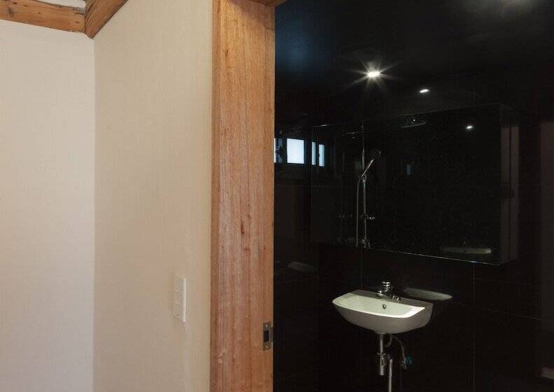 Hanok Residence Hotel Side