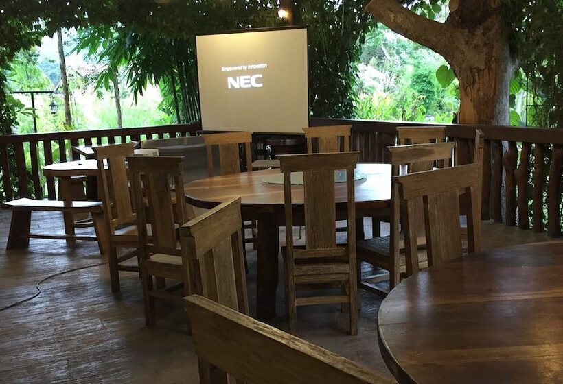 בית מלון כפרי The Acacia Retreat