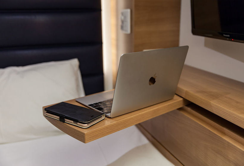 فندق Y's Cabin Yokohama Kannai