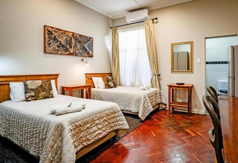 Пансион The Village In Hatfield