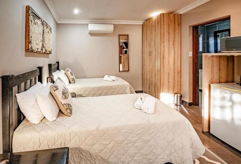 Пансион The Village In Hatfield