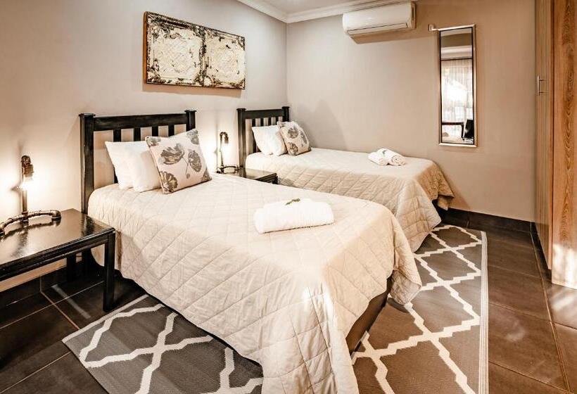 Пансион The Village In Hatfield