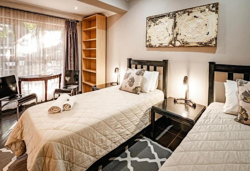 Пансион The Village In Hatfield