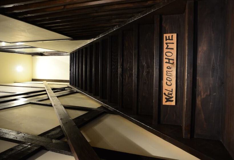 הוסטל Guest House Kuku