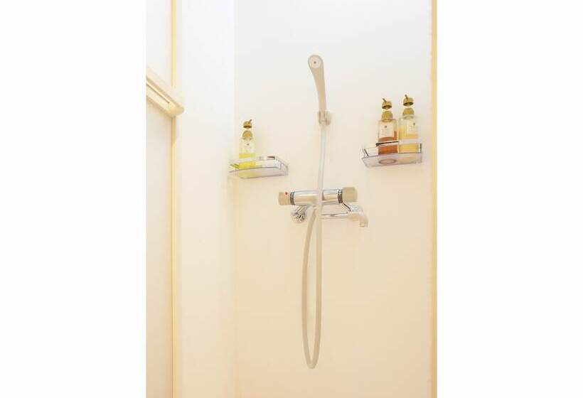 הוסטל Guest House Kuku