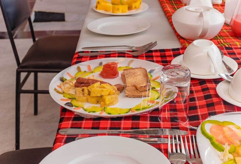 هاستل The Okaseni Lodge