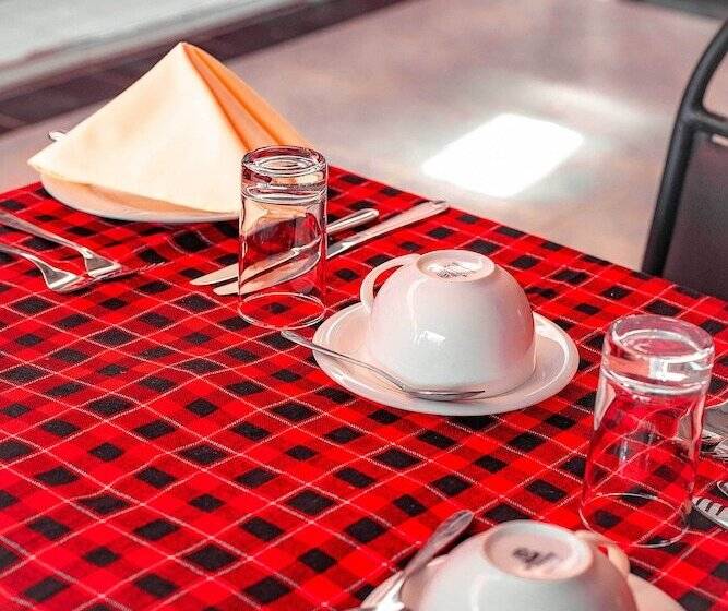 هاستل The Okaseni Lodge