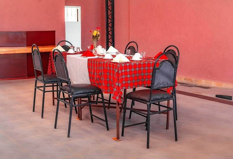 هاستل The Okaseni Lodge