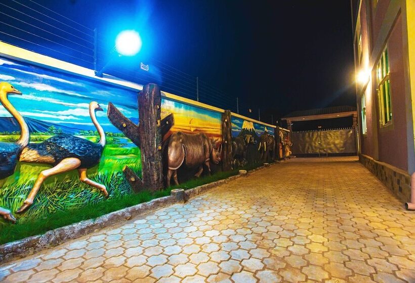 هاستل The Okaseni Lodge