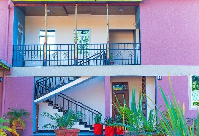 هاستل The Okaseni Lodge