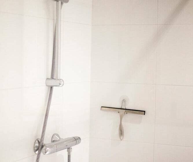 مبيت وإفطار Kuwadro Guesthouse Centrum