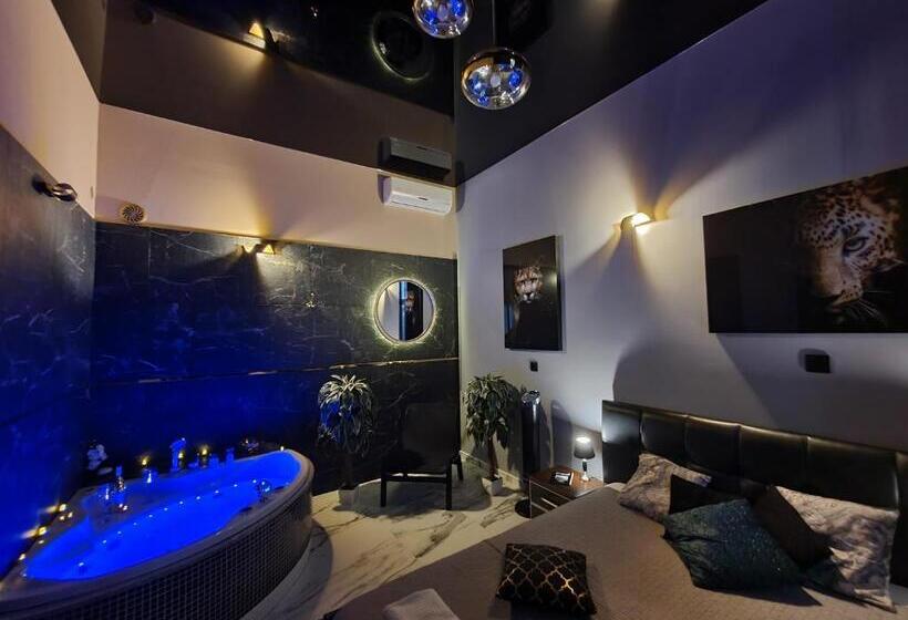 Отель Apartament Z Jacuzzi Kraków Rynek