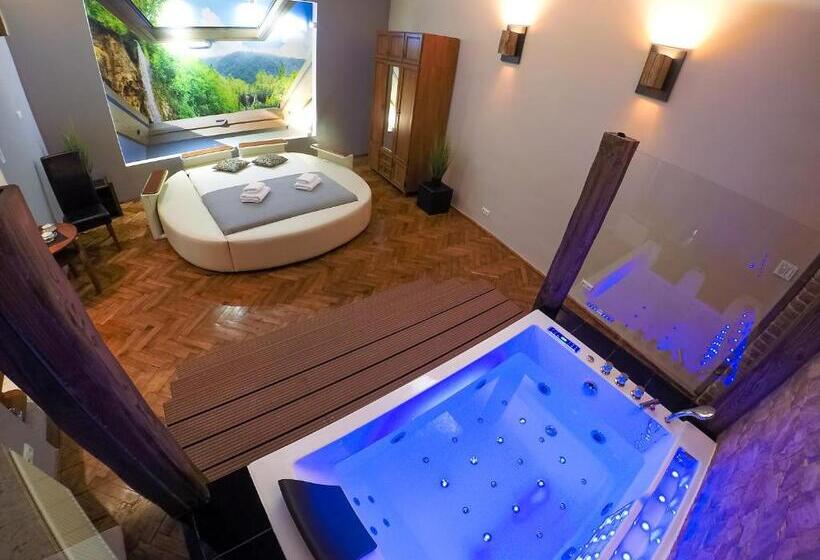 Отель Apartament Z Jacuzzi Kraków Rynek