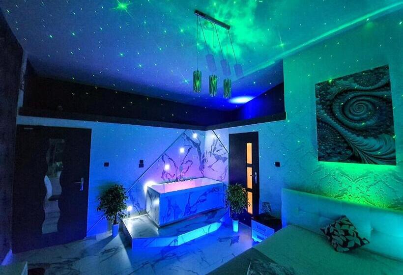 Отель Apartament Z Jacuzzi Kraków Rynek