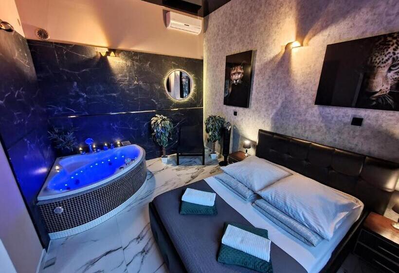 Отель Apartament Z Jacuzzi Kraków Rynek