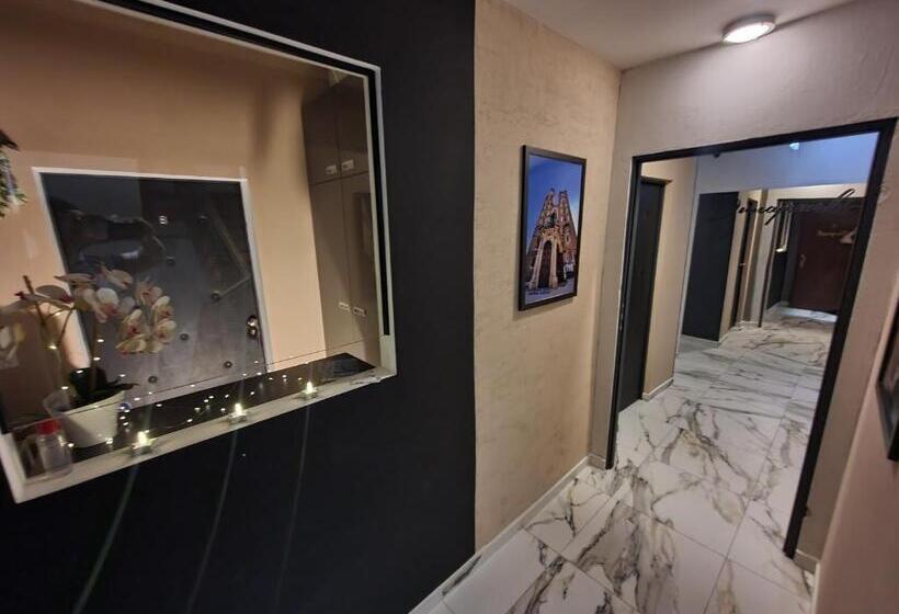 Отель Apartament Z Jacuzzi Kraków Rynek