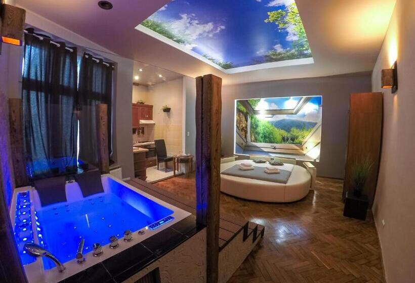 Отель Apartament Z Jacuzzi Kraków Rynek