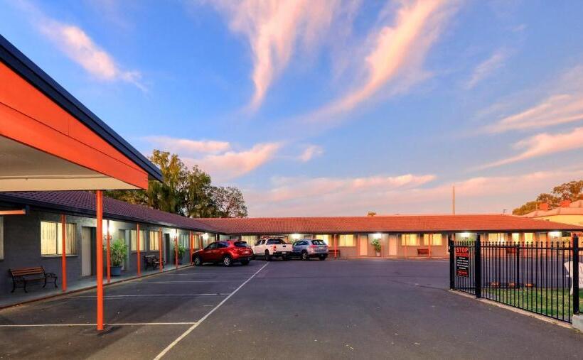 هتل Country Leisure Motor Inn