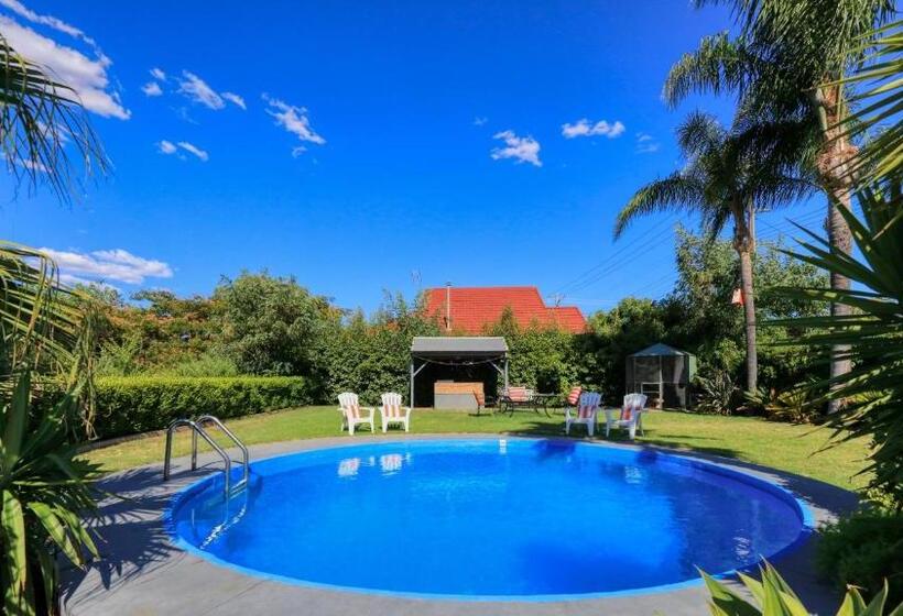 هتل Country Leisure Motor Inn