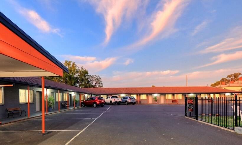 هتل Country Leisure Motor Inn