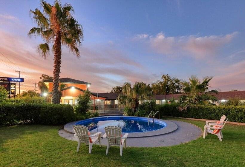 هتل Country Leisure Motor Inn