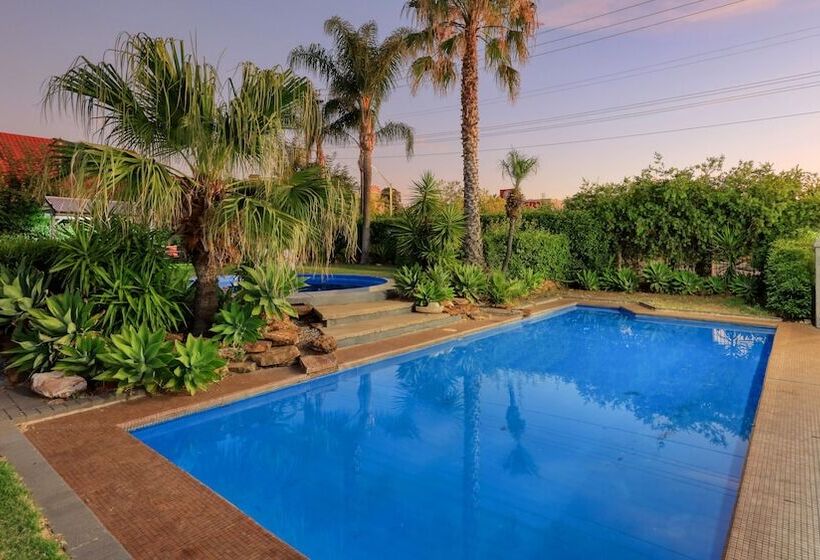 هتل Country Leisure Motor Inn