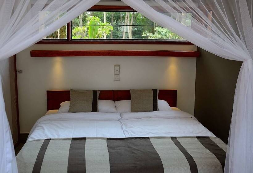 Отель Green Hills Of Africa