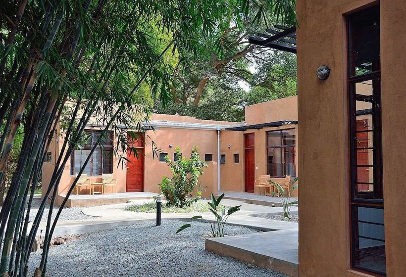 Отель Green Hills Of Africa