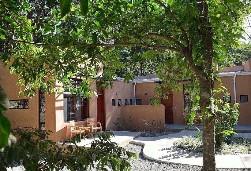 Отель Green Hills Of Africa